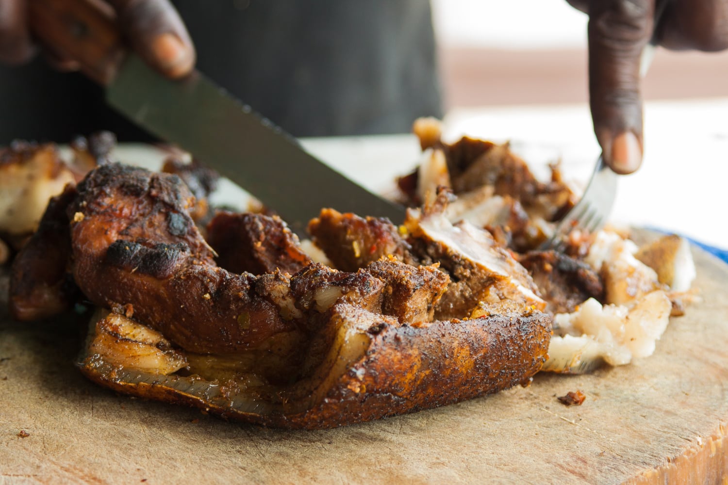 Gegrilltes Fleisch auf jamaikanische Art
