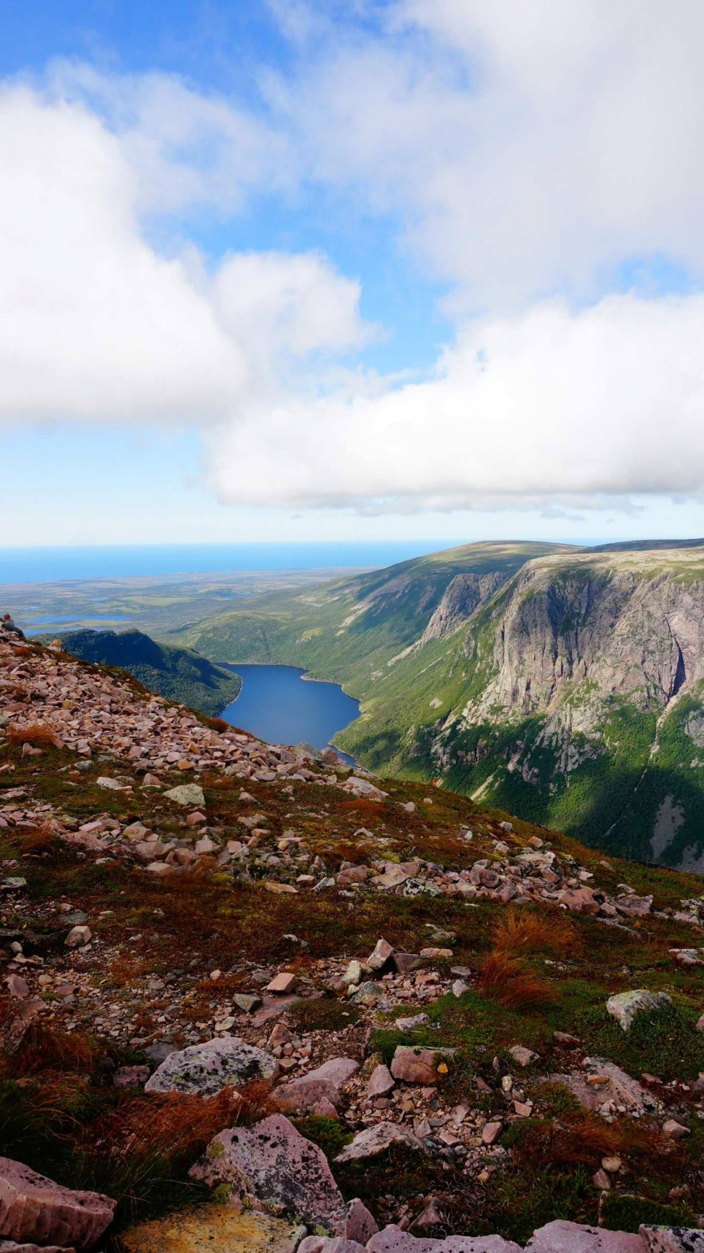 See und Berge im Gros Morne Nationalpark in Neufreundland, Kanada 