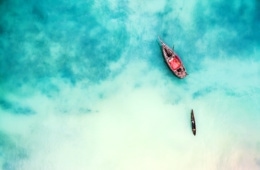 Küste in Sansibar mit Boot