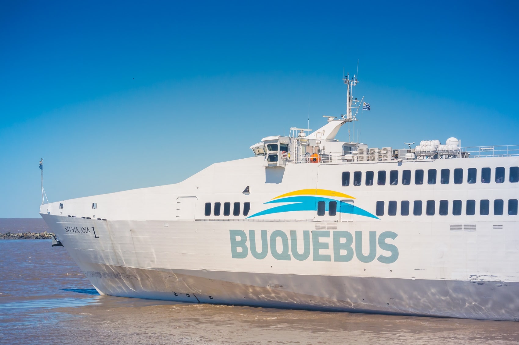 Wir zeigen Euch, wie ihr von Montevideo mit der Fähre nach Buenos Aires kommt.