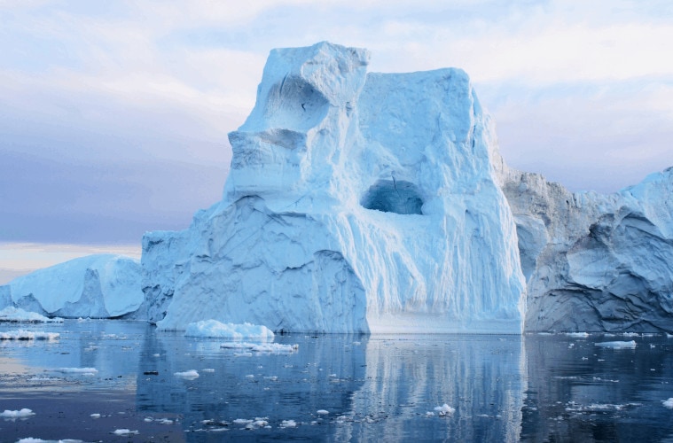 Wahnsinn! Die Eisberge zeigen sich in fantastischen Formen. Sehr ihr hier auch einen Totenkopf?