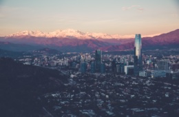 Skyline Santiago de Chile bei Dämmerung