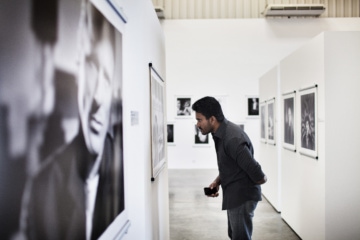Besucher in der Art Gallery in Dubai