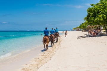 Reiter am Strand auf Mauritius