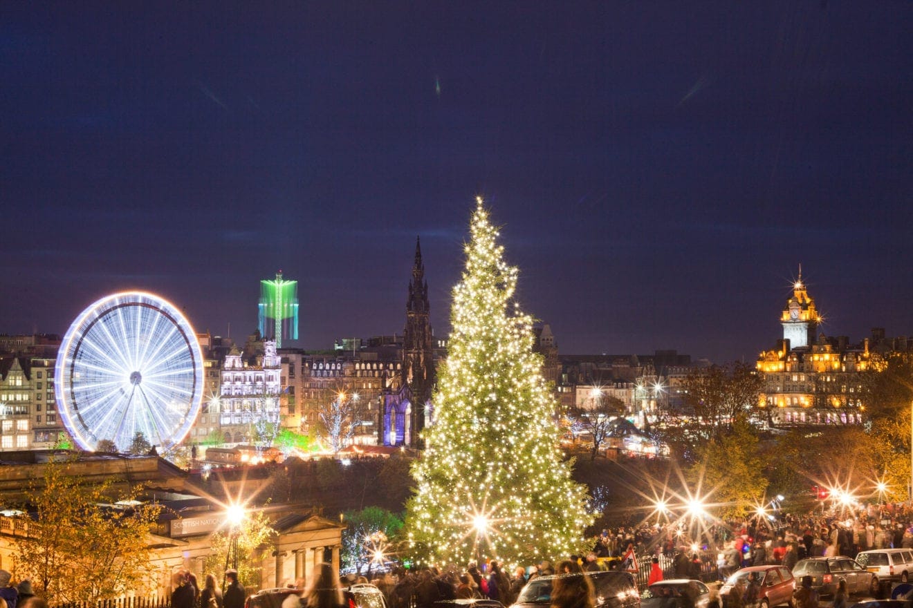 Advent in Edinburgh: Blick auf den Weihnachtsmarkt