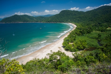 Grüne Küste Brasiliens: Blick auf den Sono Beach