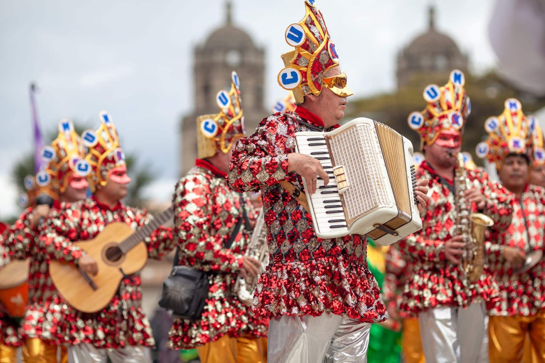 Musikanten beim Karnevalsumzug in Cajamarca, Peru 
