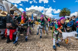 Karneval in Peru: Parade in Virgen del Carmen