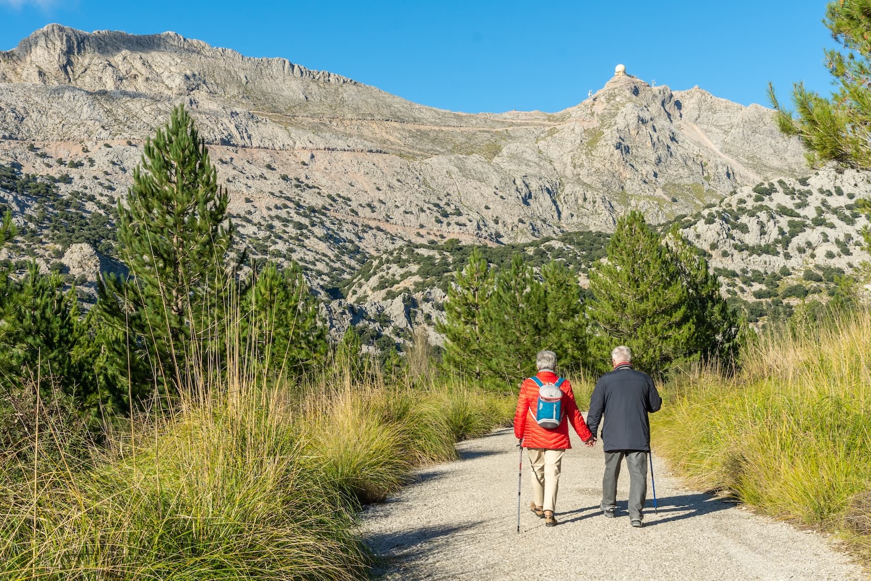 Älteres Ehepaar beim Wandern auf Mallorca