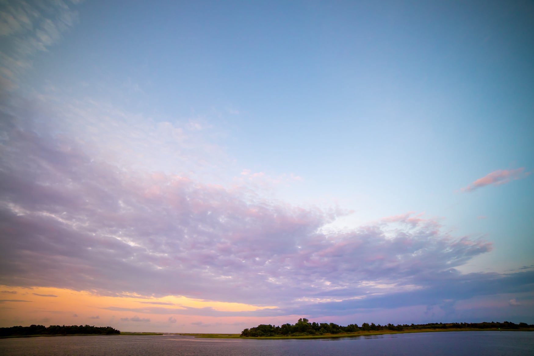 Sonnenuntergang über Masonboro Island in North Carolina, USA