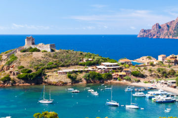 Blick auf eine Bucht auf Korsika