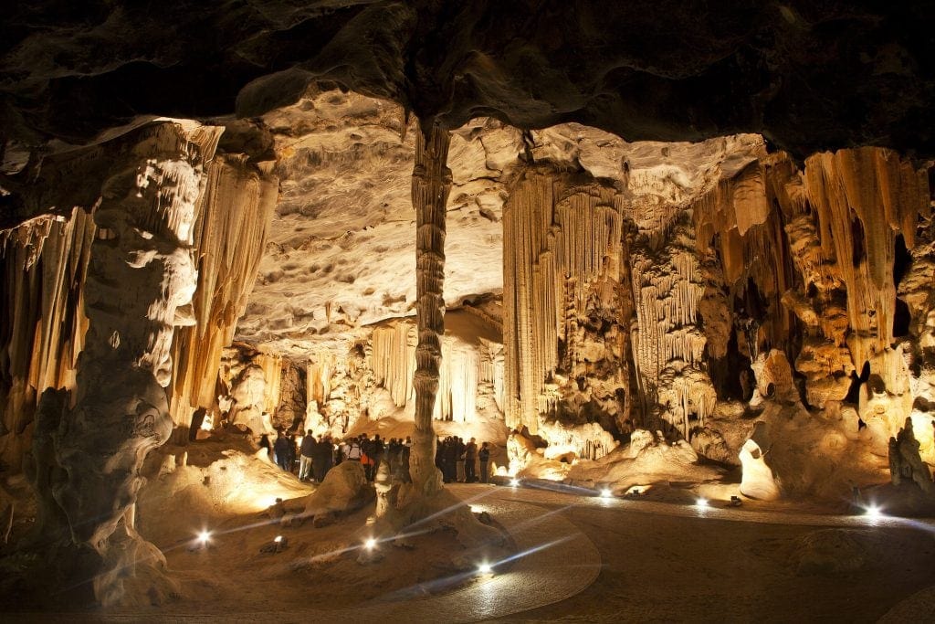 Die Cango Caves entlang der Route 62 lohnen einen Besuch.
