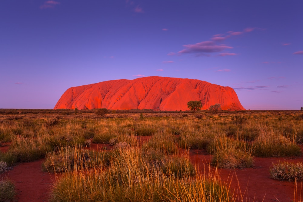 Uluru, auch bekannt als Ayers Rock, in Australiens Outback