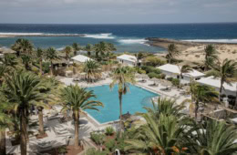 der Pool im Paradisus Salinas Lanzarote