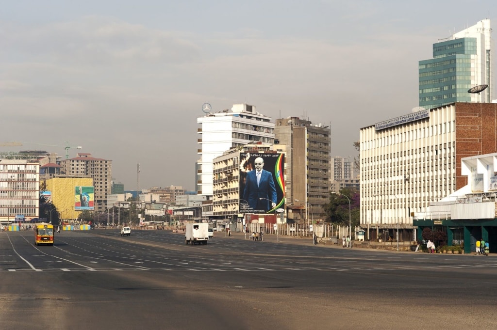 Hauptverkehrsstraße in Addis Abeba, Äthiopien