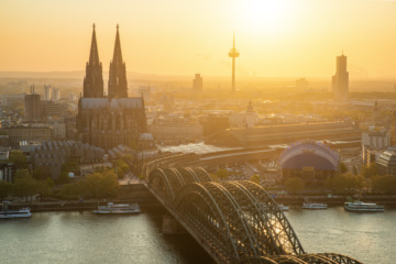Köln-Quiz: Skyline bei Sonnenuntergang