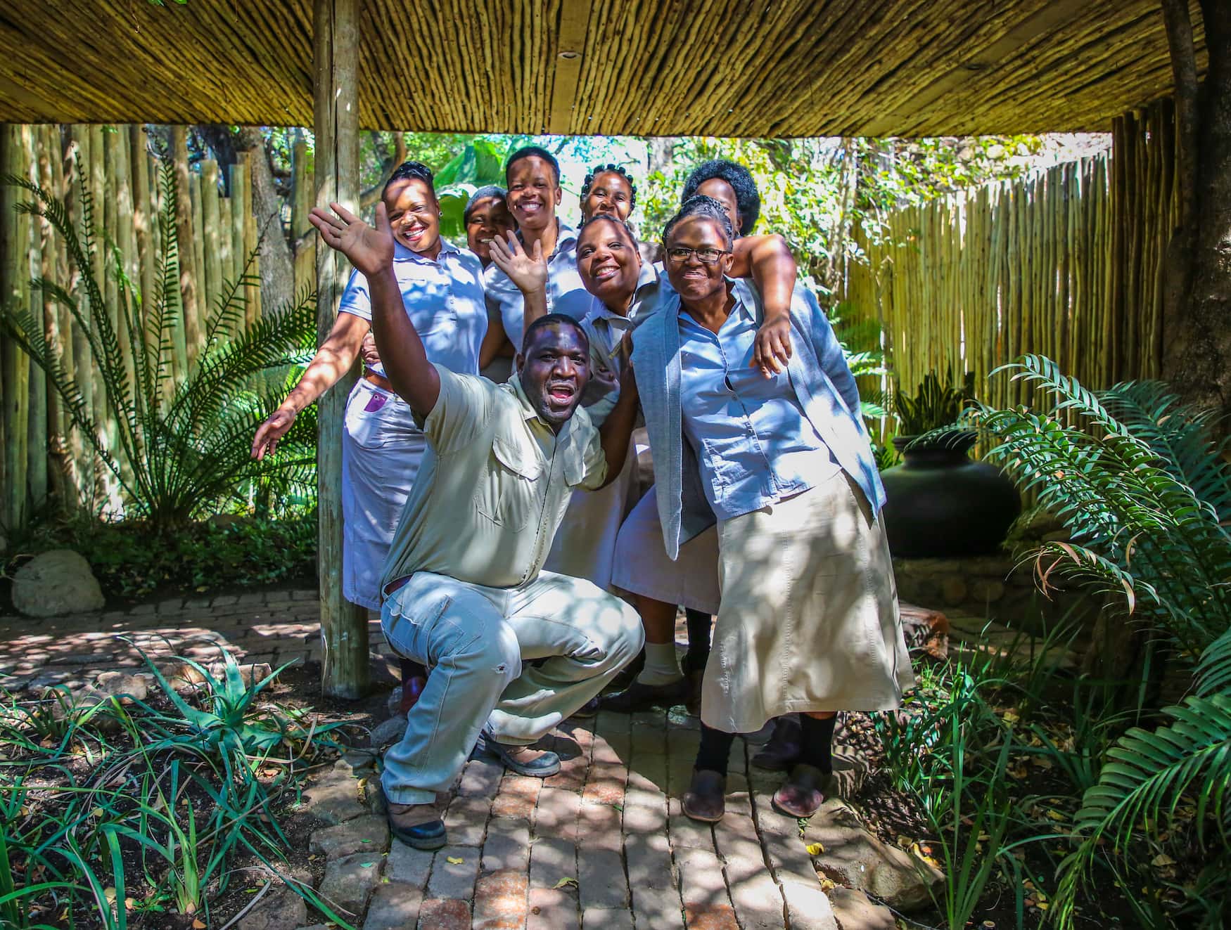 Personal der Singita Ebony Lodge in Südafrika, wo Ökotourismus groß geschrieben wird
