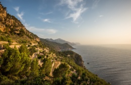 Bergweg zum Wandern auf Mallorca