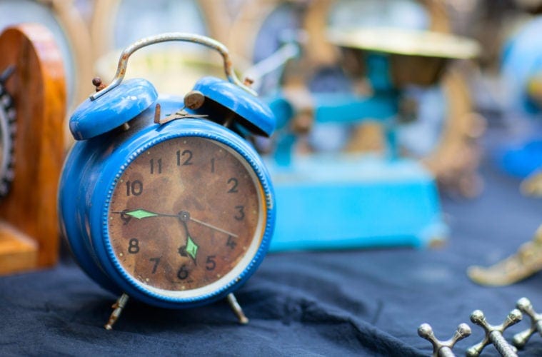 Wecker auf einem Flohmarkt