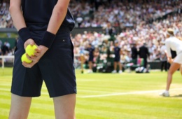 Balljunge während eines Spiels beim Tennisturnier in Wimbledon