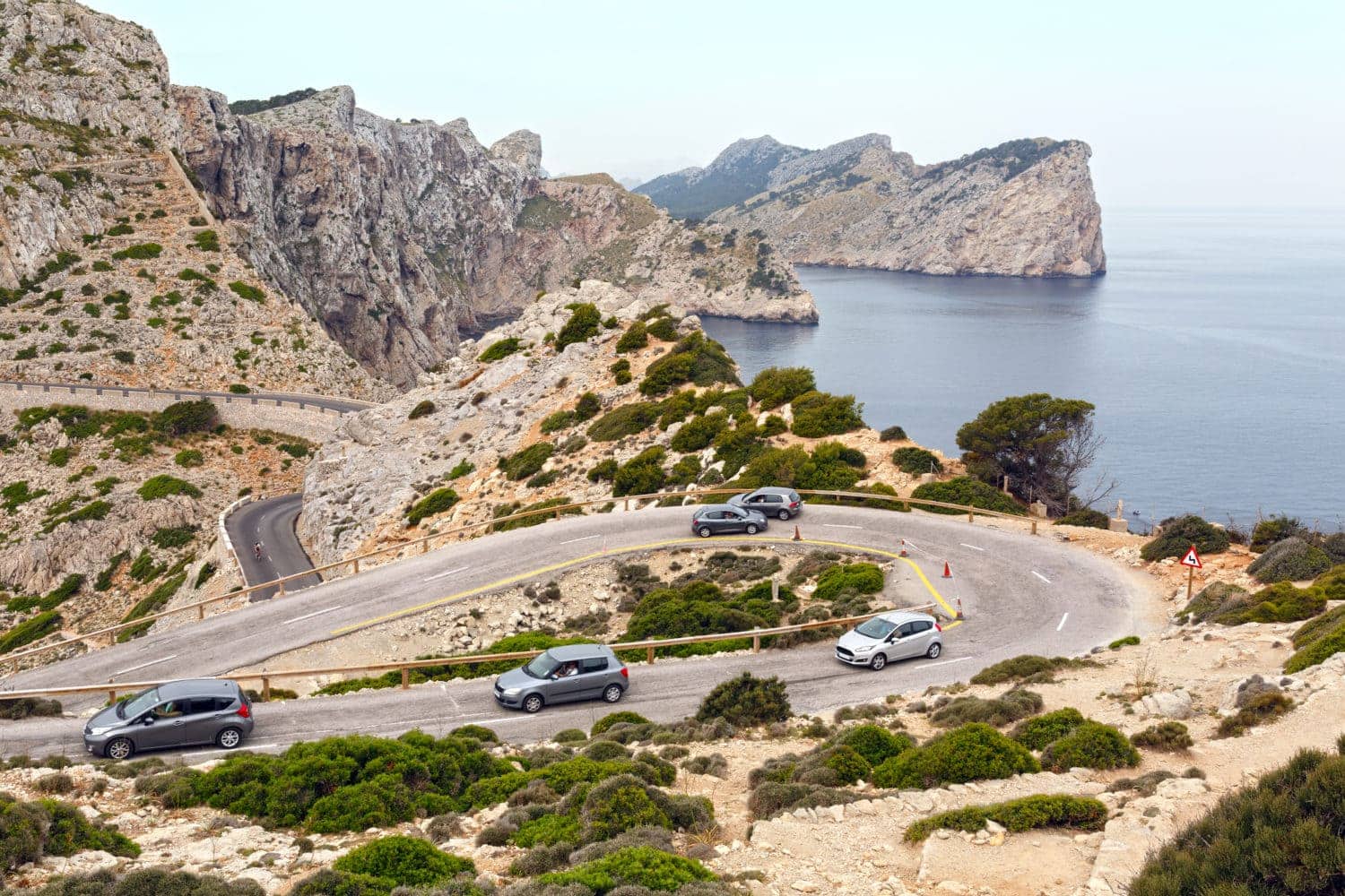 'Mallorcas Parkplatzprobleme am Strand: Blechlawinen unterwegs