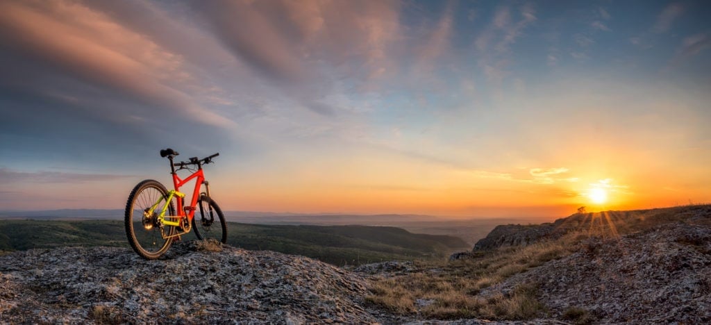 Fahrrad vor Bergkulisse