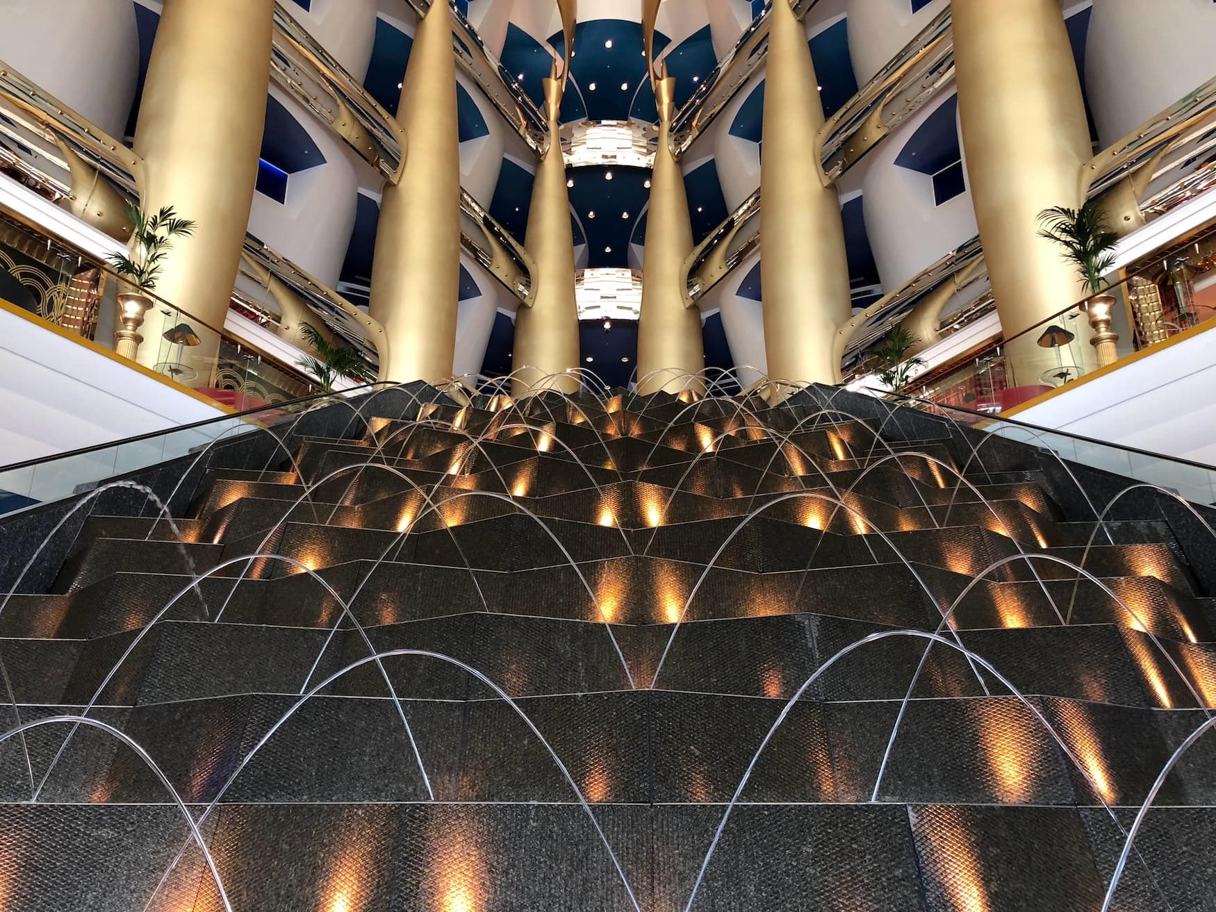 Pompöser Eingangsbereich in Luxushotel in Dubai