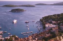 Segelschiffe im Hafen von Hvar, Kroatien