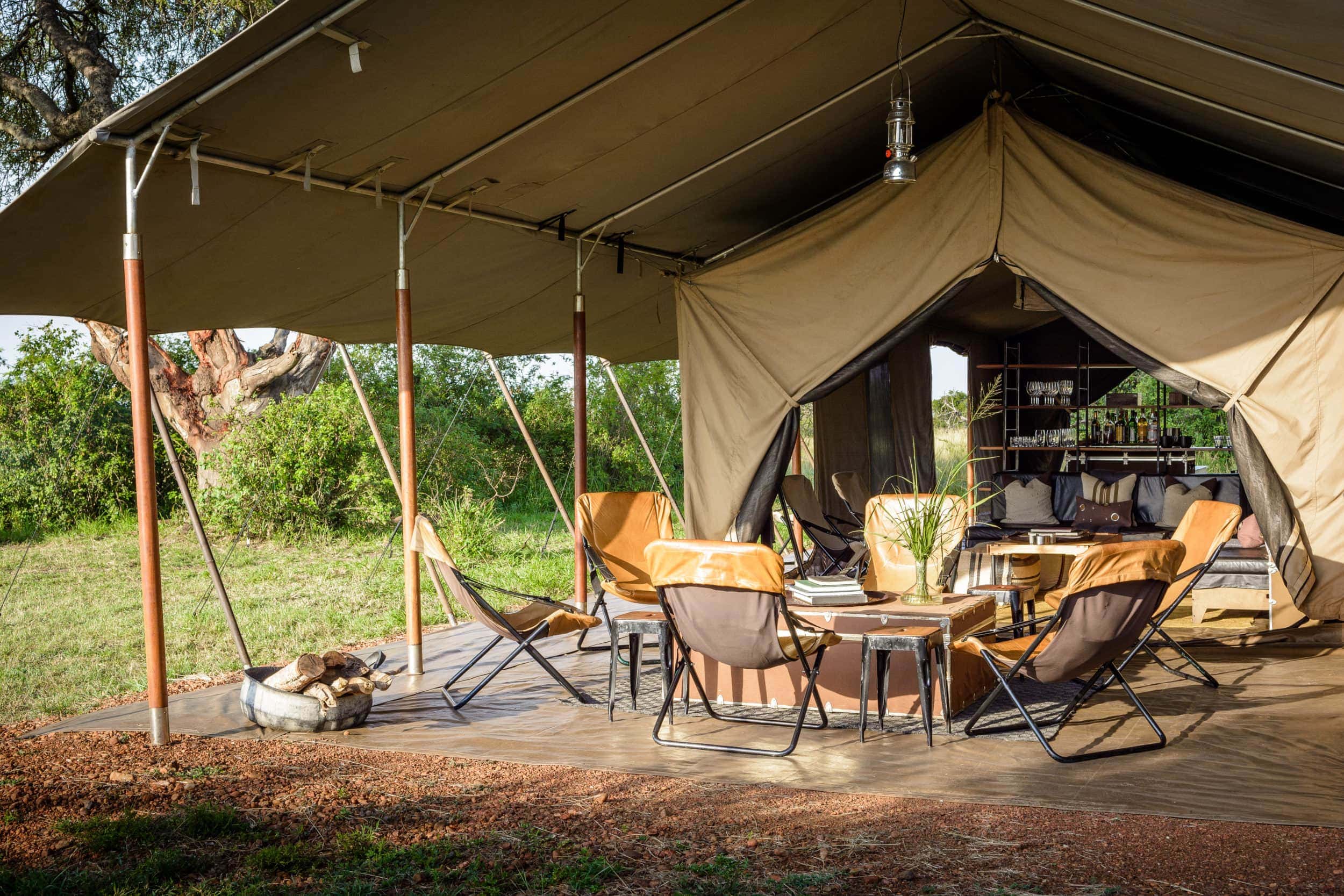 Camping explore. Сафари палатки глэмпинг. Глэмпинг сафари тент. Сафари тенты для кемпинга. Мегапалатка Safari Tent.