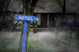 Gruseligsten Hotelbewertungen: Einsames, schauriges Hotel
