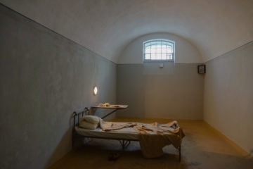 Schlafen wie im Knast? Kein Problem in diesen Gefängnishotels.