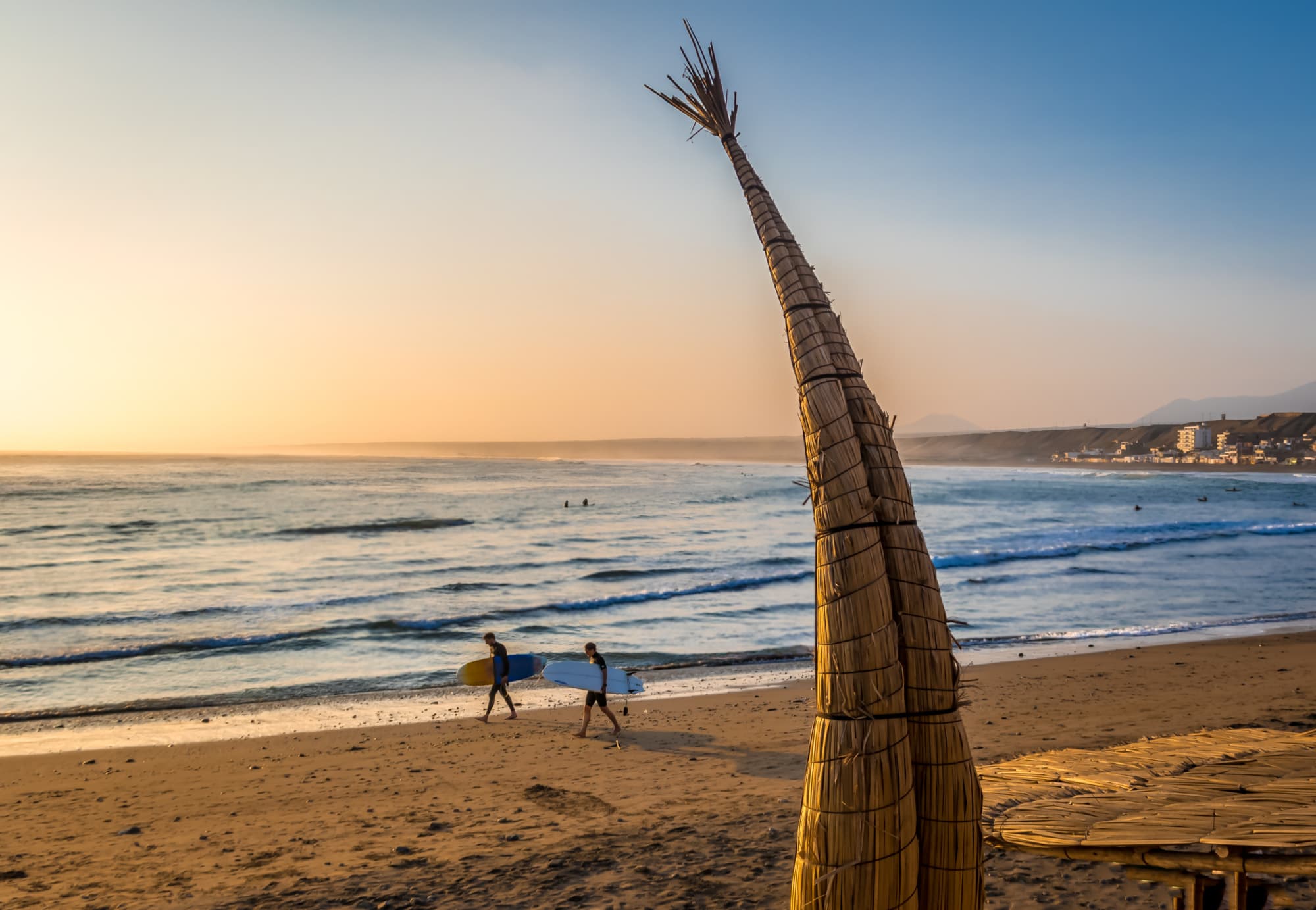 Sonnenuntergang am Strand in Peru