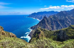 Blick auf die Küste im Landschaftsparks Anaga auf Teneriffa