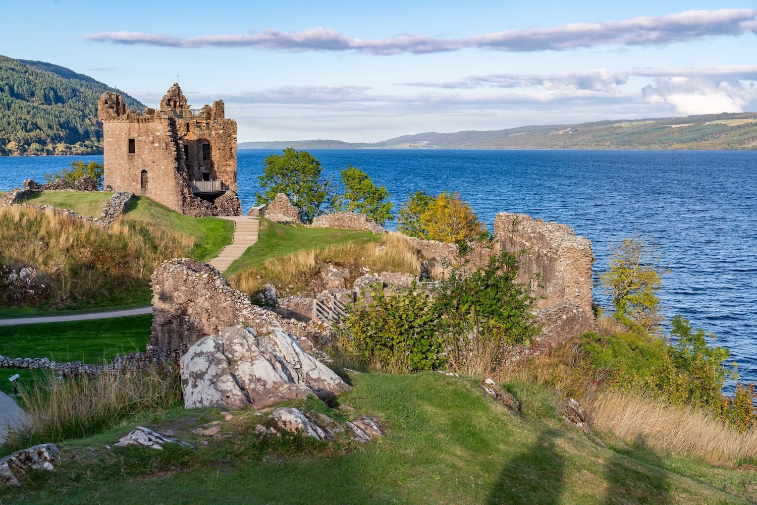 Urquart Castle am Ufer von Loch Ness
