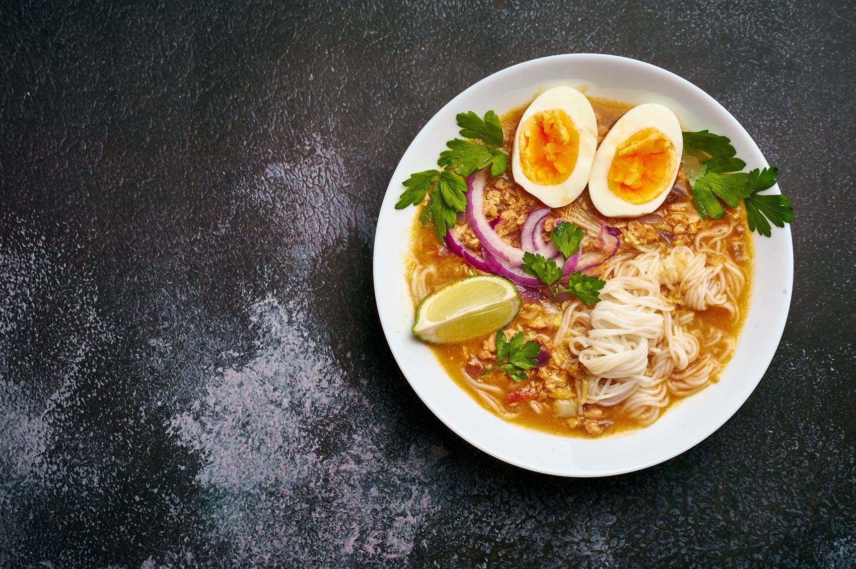 Fischsuppe Moschara in Myanmar 