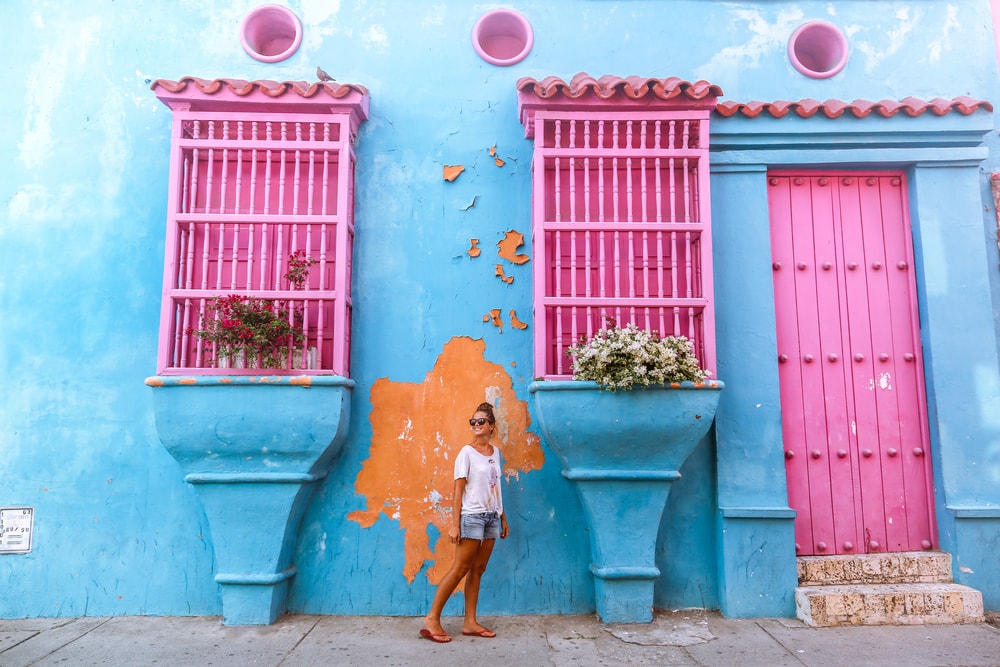 Cartagena im Norden Kolumbiens ist die meistbesuchteste Stadt des Landes - nicht zuletzt wegen ihrer historischen und bunt bemalten Häuser!