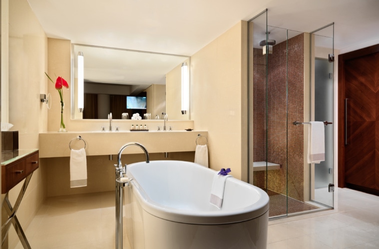 umeirah Frankfurt - Grand Deluxe Suite Bathroom