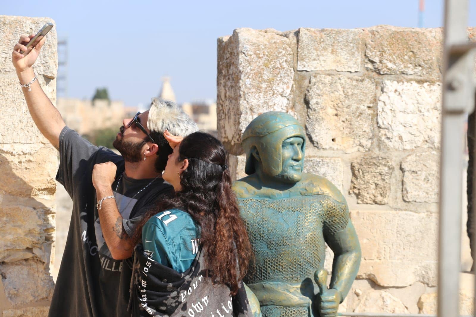 Touristen machen Selfie auf Ramparts Walk in Jerusalem 