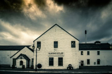 Distillerie bei schlechtem Wetter in Speyside Schottland