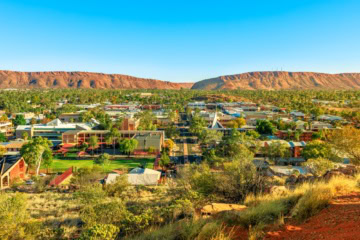 Luftbild der Skyline von Alice Springs, Australien