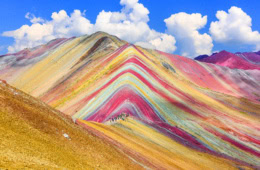 Wanderer am Rainbow Mountain in Peru