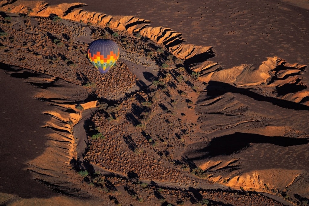Heißluftballon über der Namib 