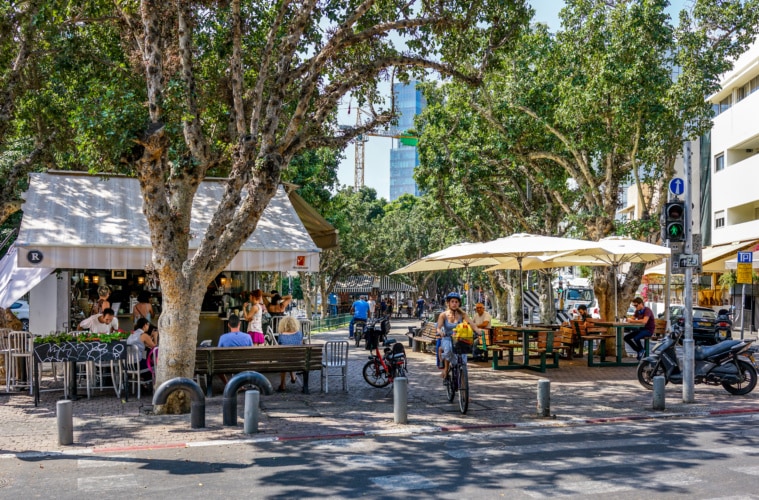 Cafe auf dem Rothschild Boulevard in Tel Aviv