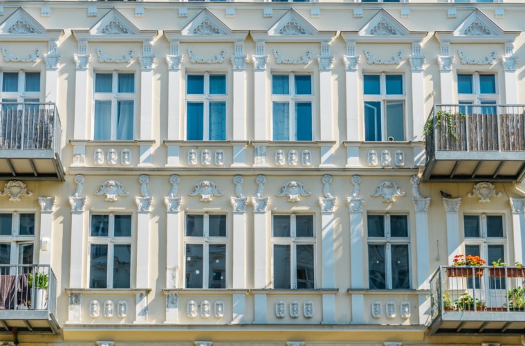 unerlaubte Zweckentfremdung von Wohnraum:Fassade eines Luxus-Wohnhauses