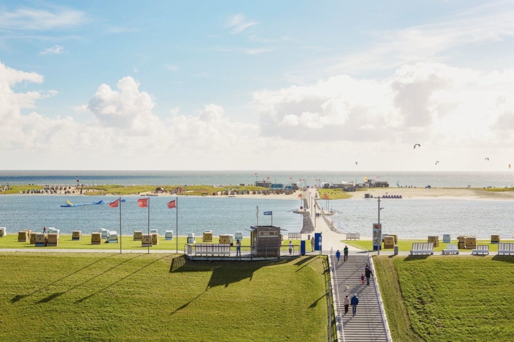 Promenade vor dem Küstenperle Strandhotel & Spa
