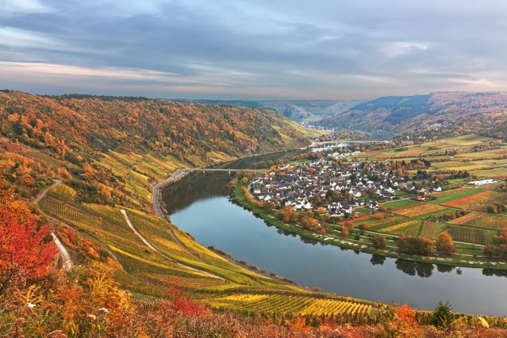 Im Herbst locken tolle Wanderwege in Europa an die frische Luft.