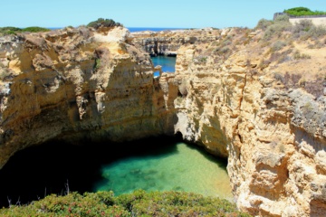 Bucht in der Algarve in Portugal