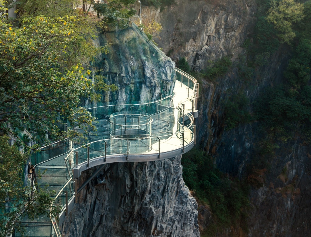 Gläserner Weg entlang der Schlucht
