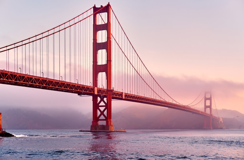 Zweifelsohne eine der bekanntesten Brücken der Welt: die Golden Gate Bridge in San Francisco, Kalifornien.