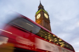 Doppeldecker Bus in London vor Big Ben